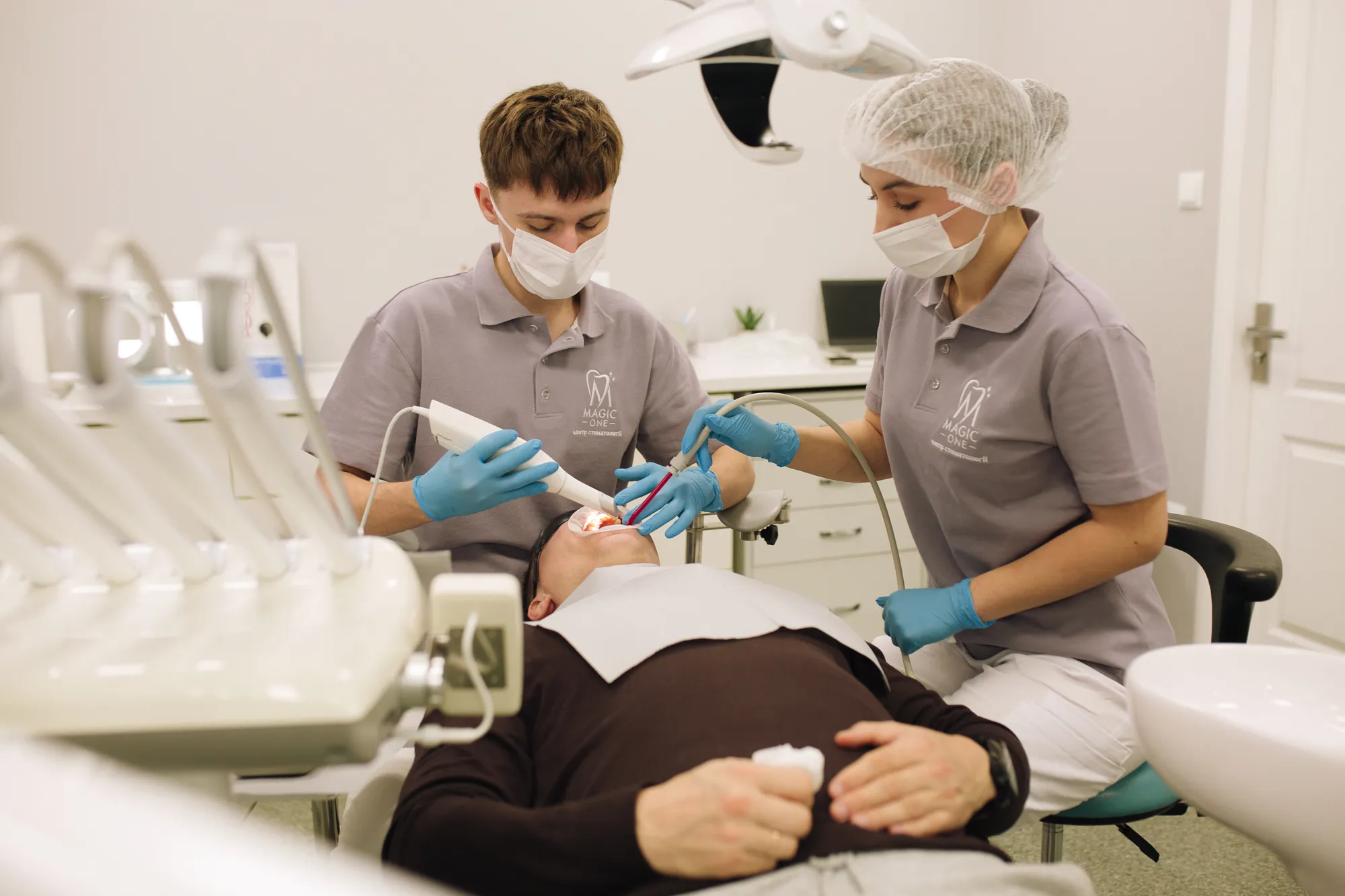 Стоматологічний Check-up — лікування зубів у Львові, клініка Magic One